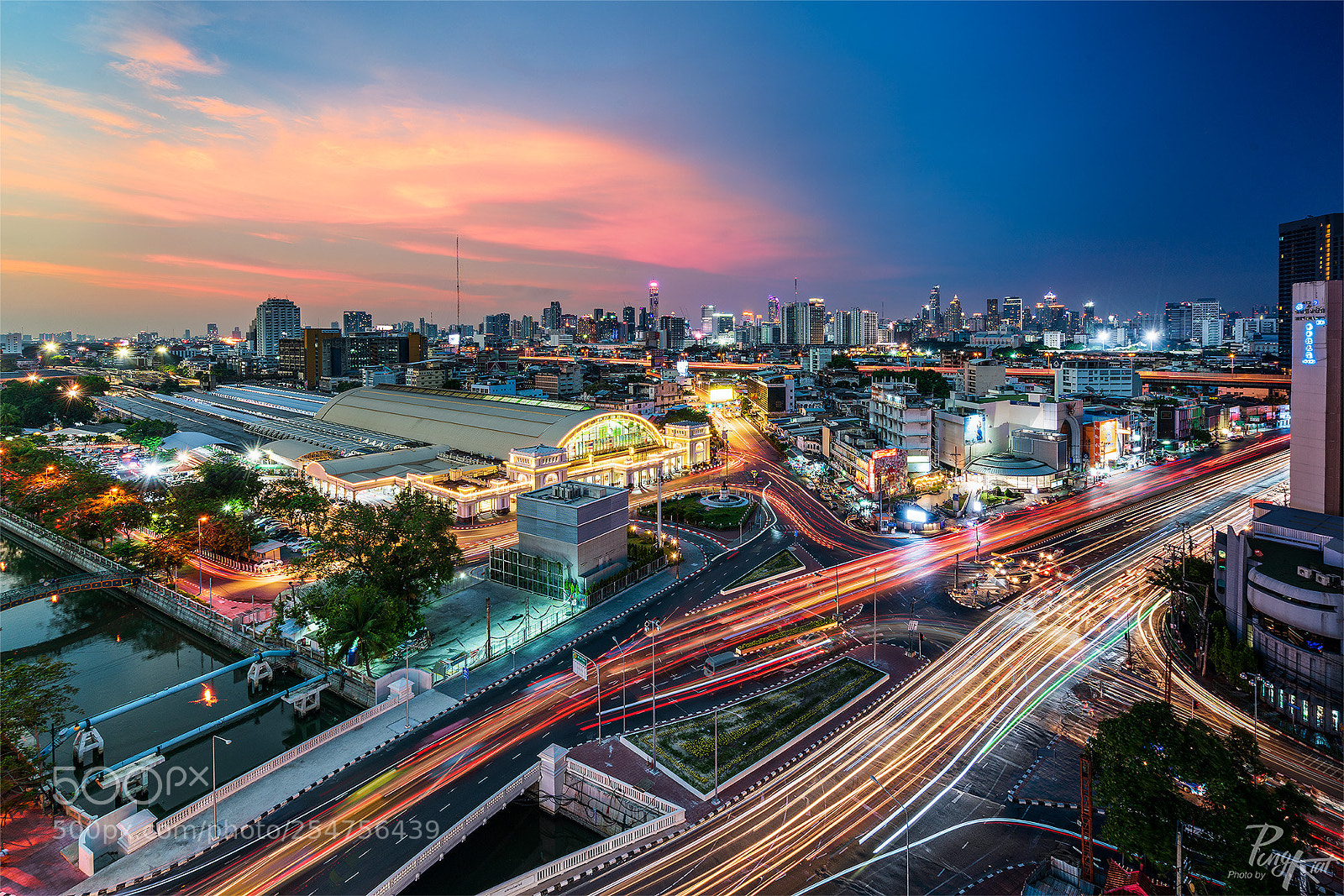 Sony a7R II sample photo. Light trail at hualamphong photography