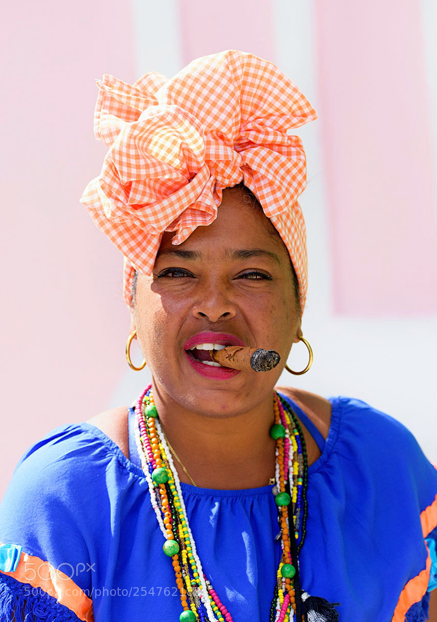 Nikon D810 sample photo. Fumeuse de havane à cuba photography