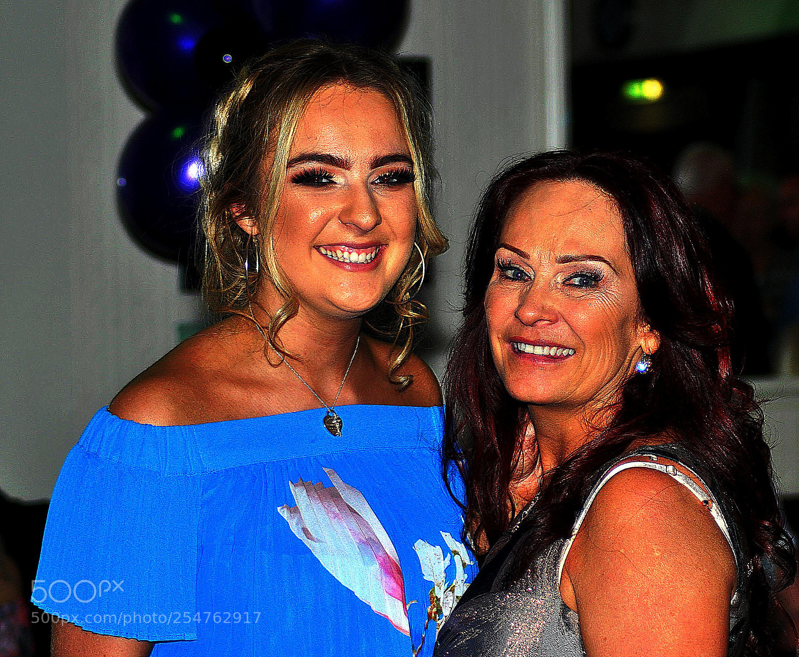 Nikon D3000 sample photo. Two   generations  of  beauty photography