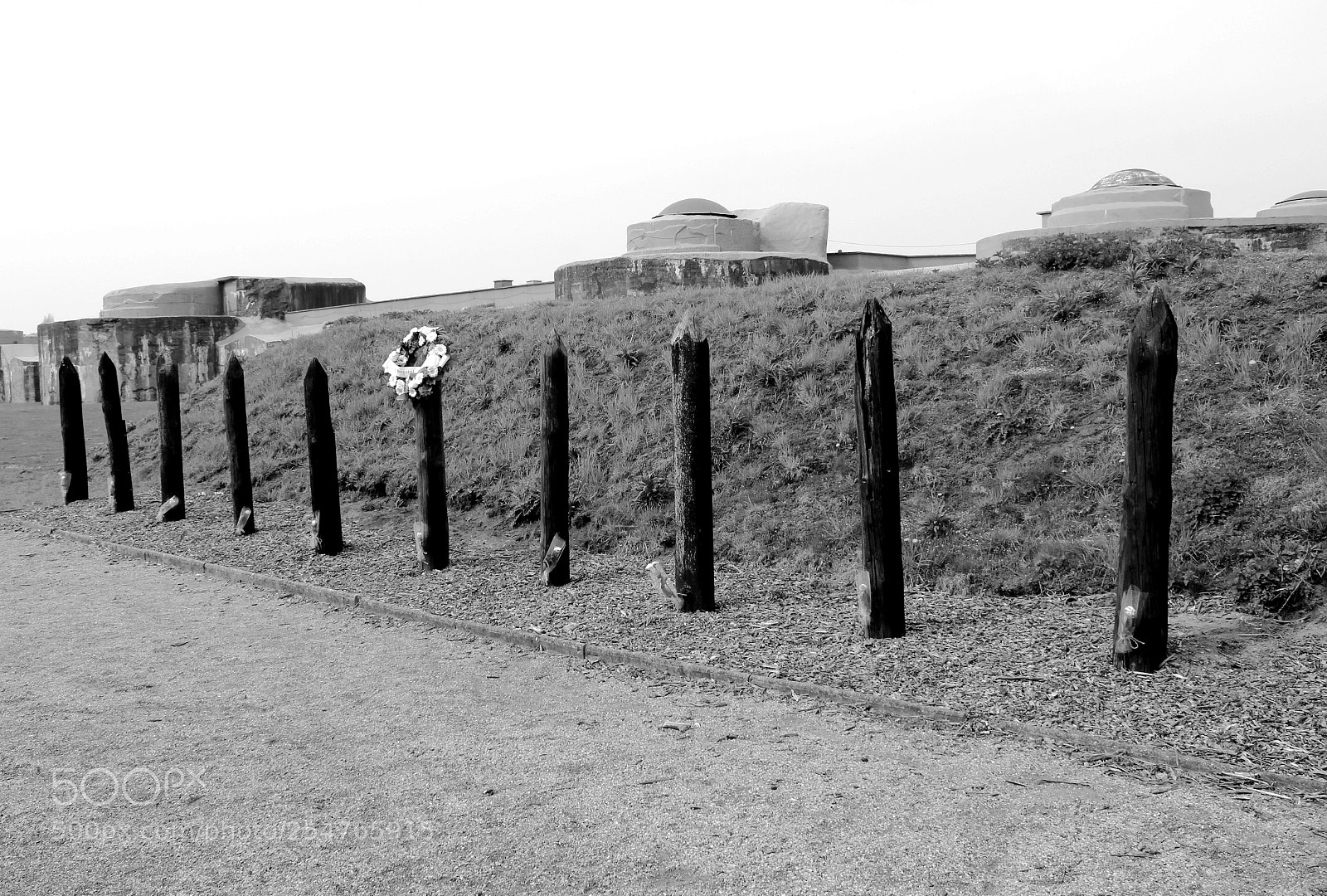 Canon EOS 600D (Rebel EOS T3i / EOS Kiss X5) sample photo. Fort breendonk execution posts photography
