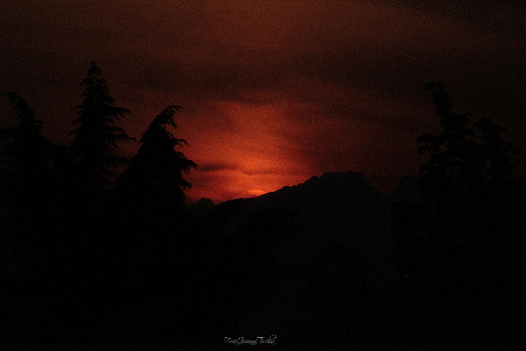 Canon EOS 1200D (EOS Rebel T5 / EOS Kiss X70 / EOS Hi) + Tamron AF 70-300mm F4-5.6 Di LD Macro sample photo. Sunset north/west on alps- italy photography
