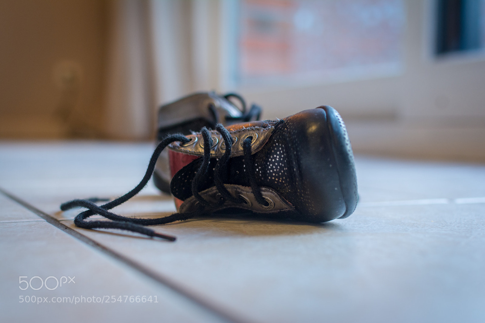 Nikon D7100 sample photo. Abandoned shoes photography