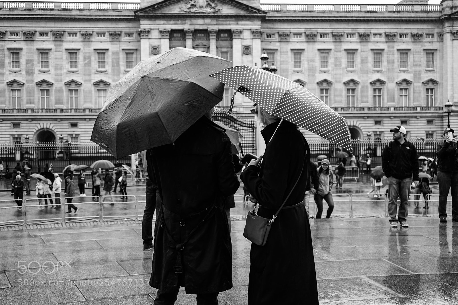 Sony a7 sample photo. Royal couple under umbrella. photography