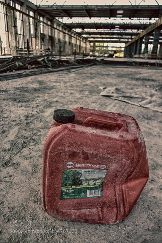 Sony Cyber-shot DSC-RX100 sample photo. Need some oil? photography