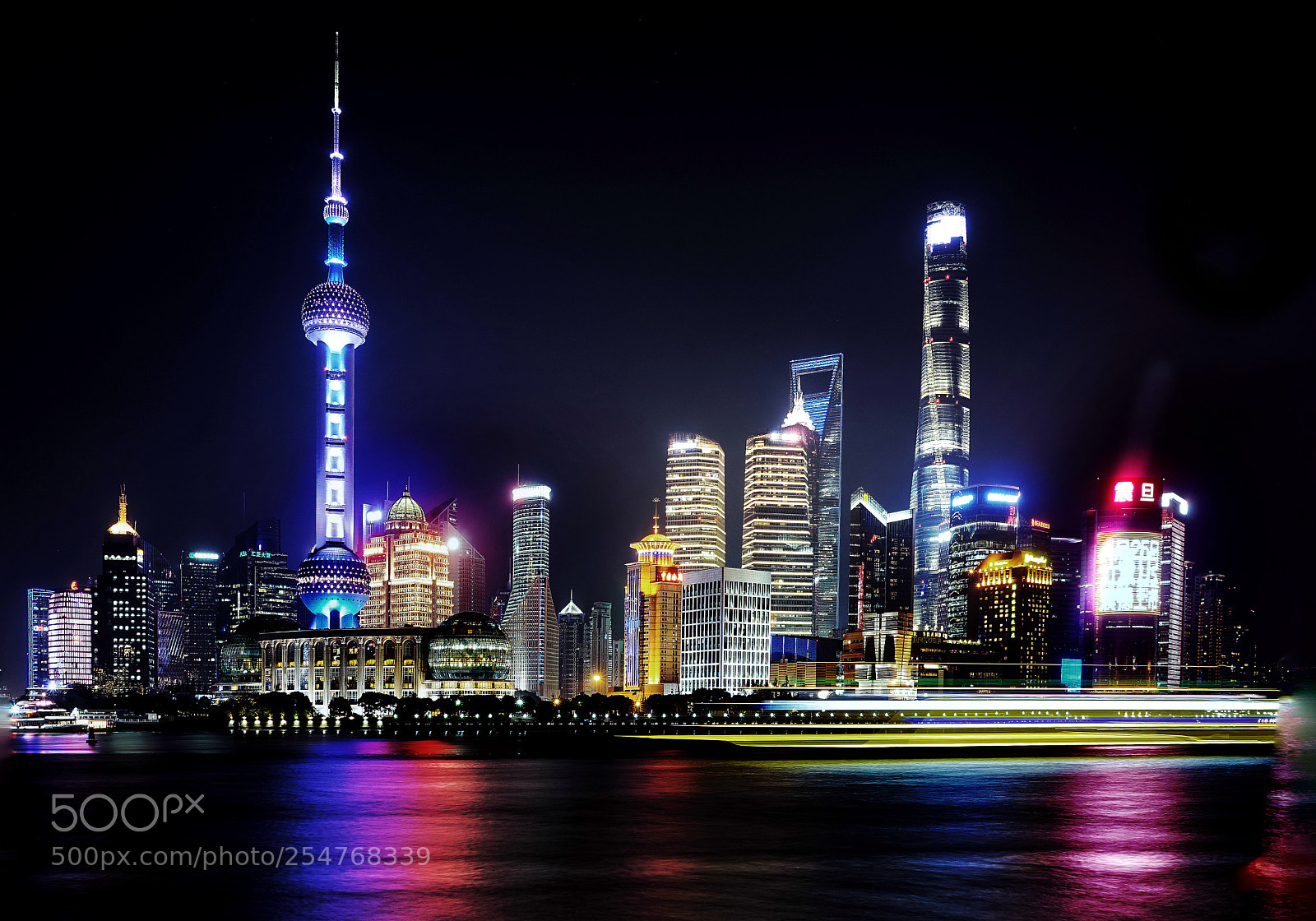 Sony a7 II sample photo. 上海陆家嘴金融中心。东方明珠． photography