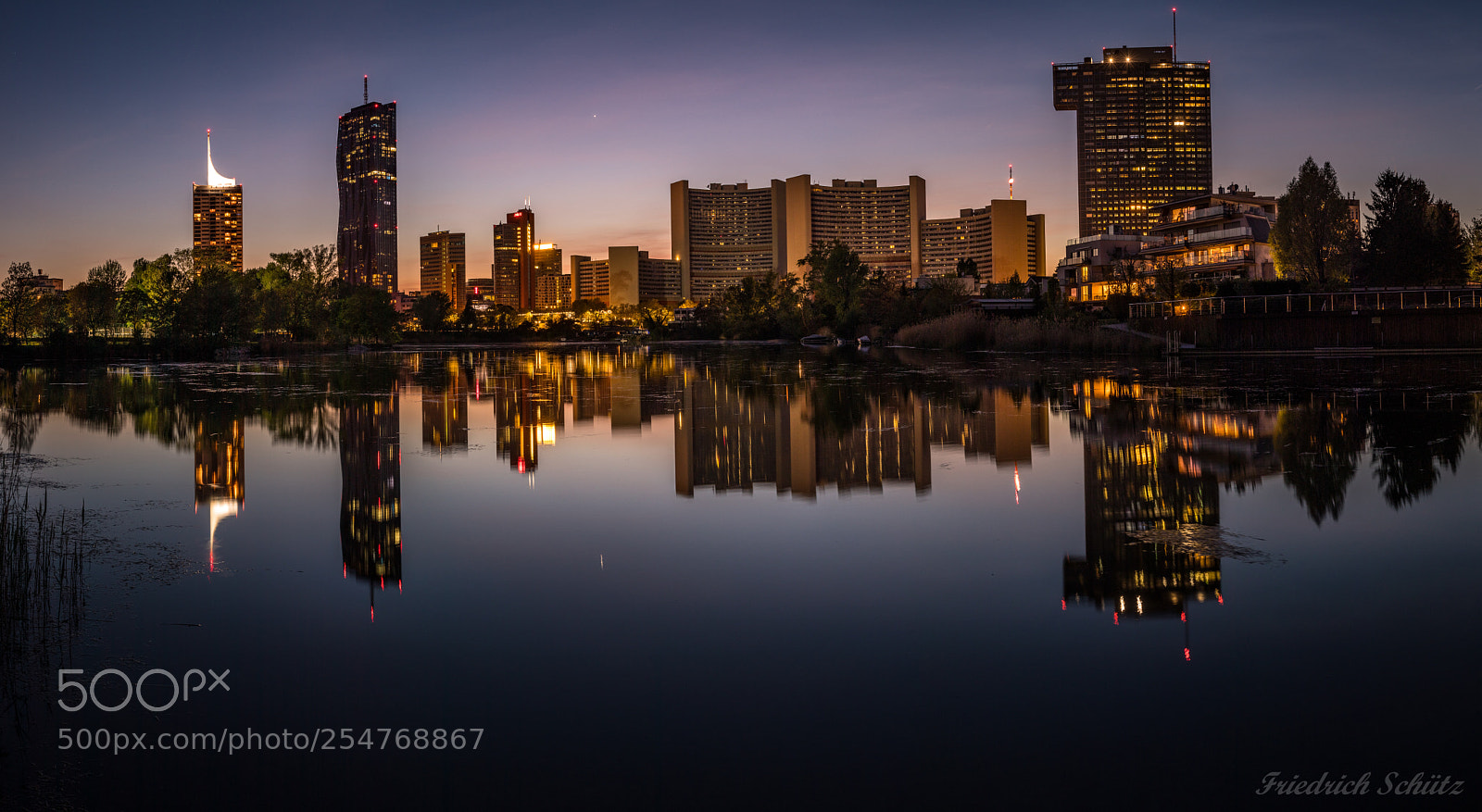 Canon EOS 5D Mark IV sample photo. Kaiserwasser wien bei nacht photography