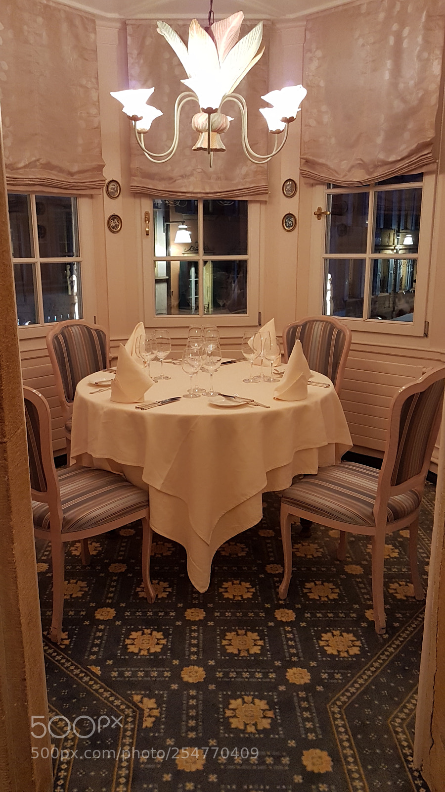 Samsung Galaxy S7 Edge sample photo. Repas dans une tour photography