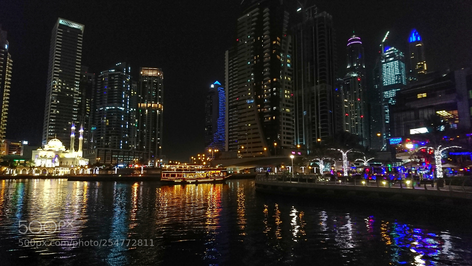 Sony Xperia XZ sample photo. Night glitter photography