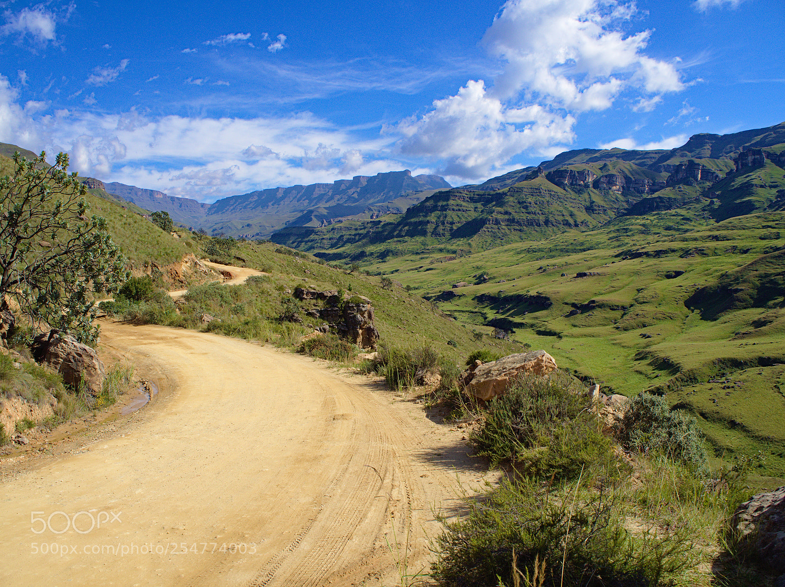 Olympus OM-D E-M10 II sample photo. Lesotho road photography
