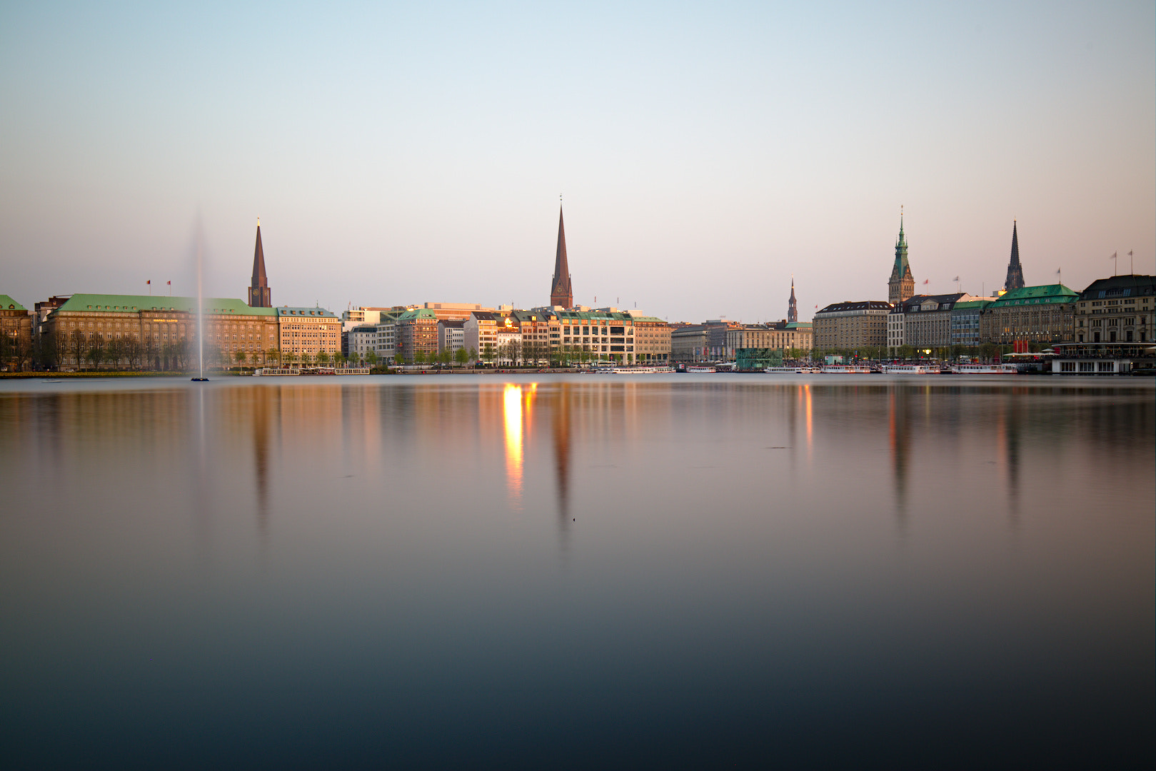 Canon EF 16-35mm F4L IS USM sample photo. Binnenalster (hamburg, germany) photography