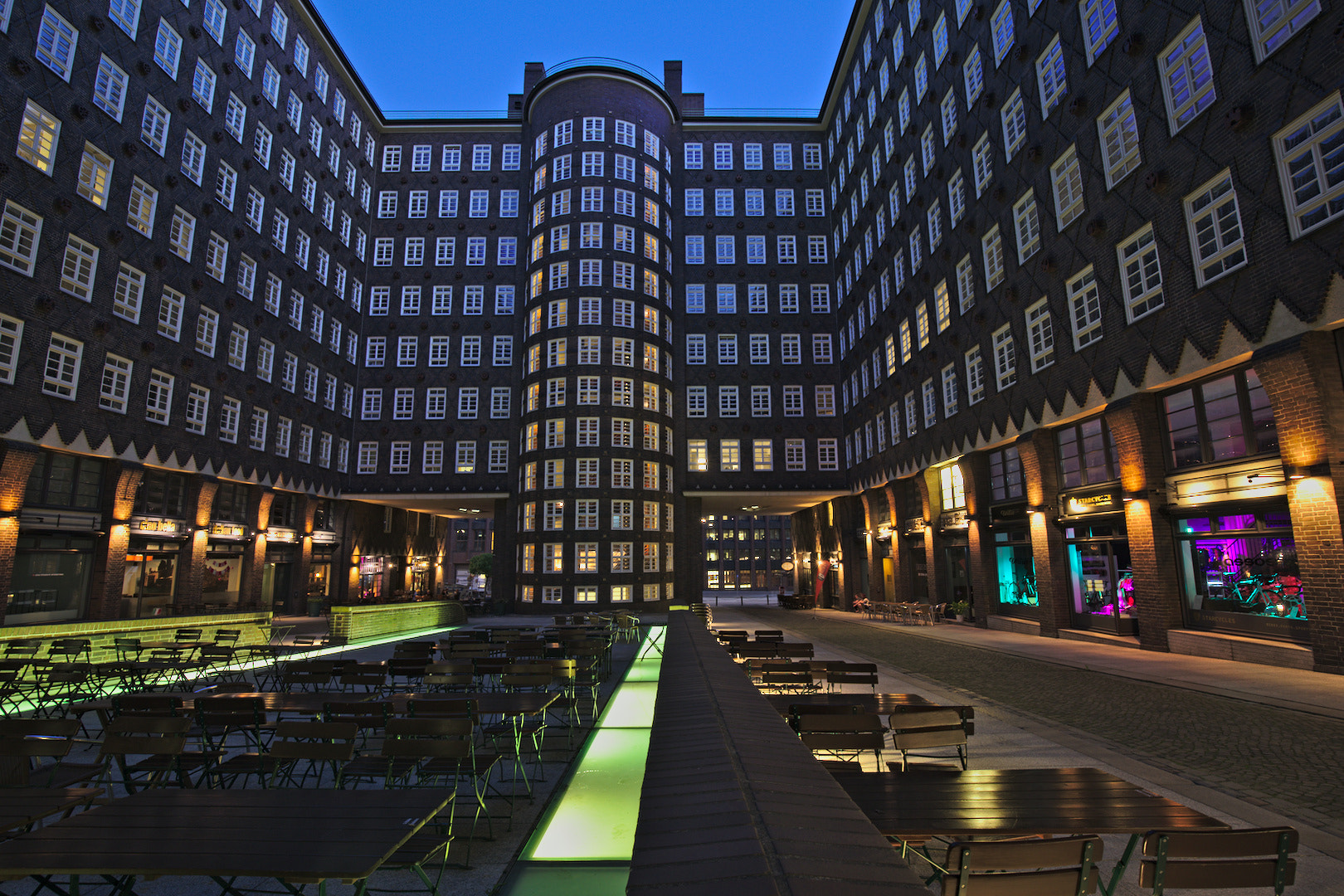 Canon EF 16-35mm F4L IS USM sample photo. Sprinkenhof (hamburg, germany) photography