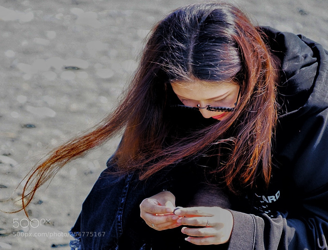 Sony a7 II sample photo. 沙滩上的美女： photography
