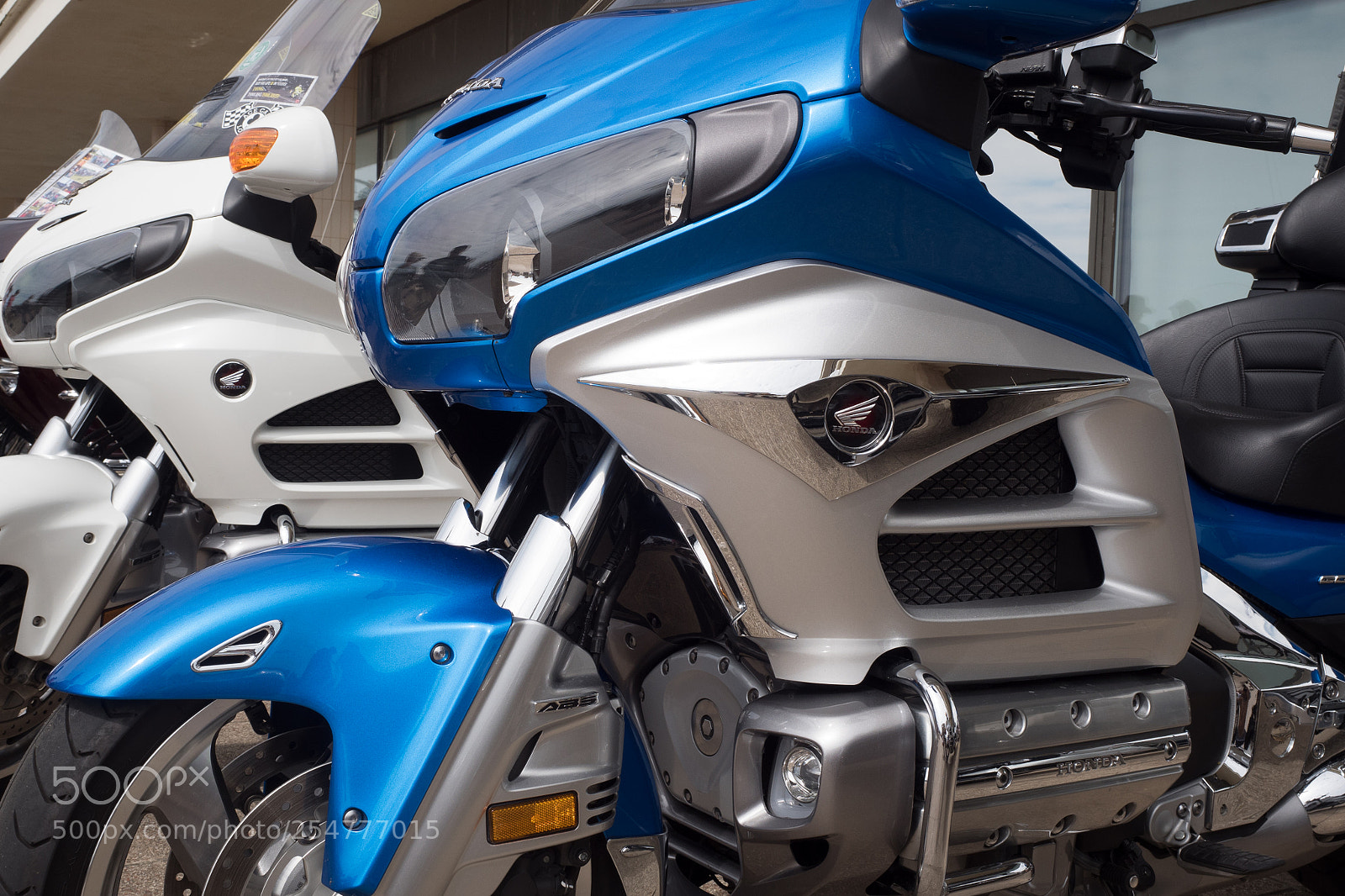 Olympus OM-D E-M5 II sample photo. Crisp and clean photography