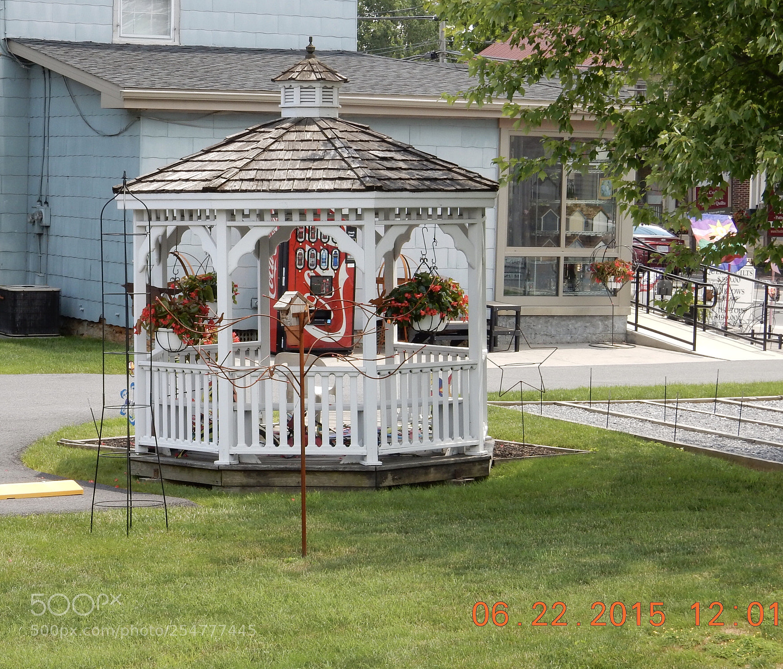 Nikon Coolpix S9900 sample photo. Gazebo in the center photography