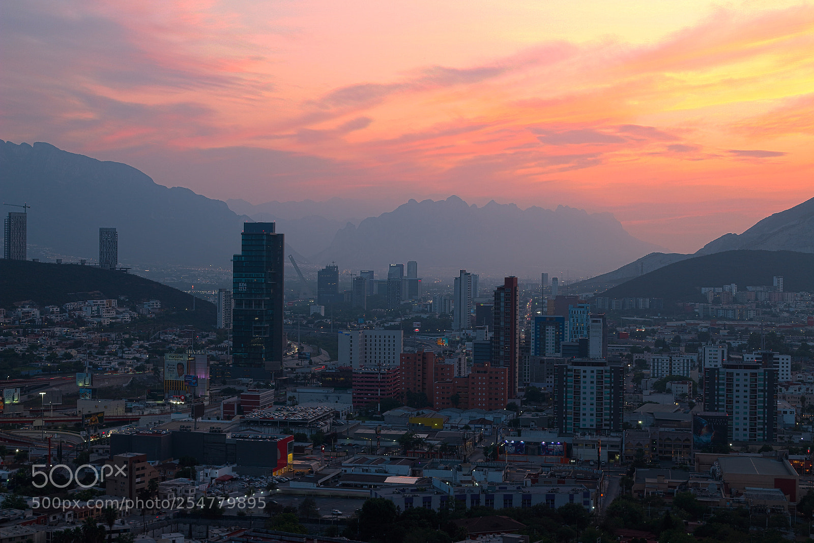 Canon EOS 1300D (EOS Rebel T6 / EOS Kiss X80) sample photo. Atardecer desde el obispado photography