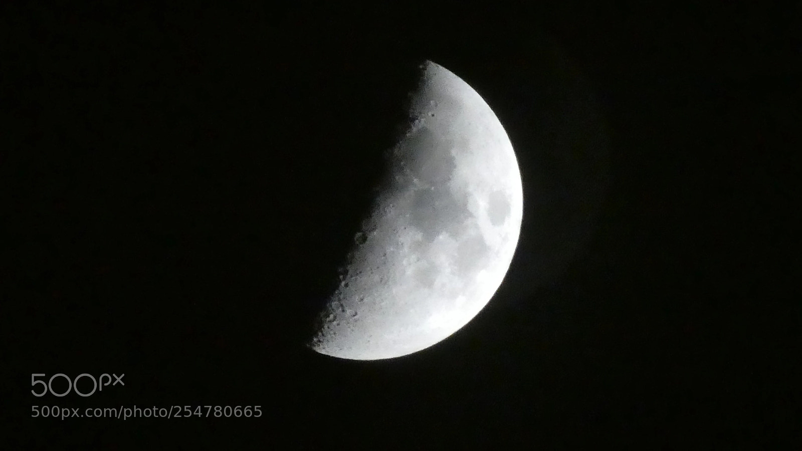 Panasonic DMC-TZ81 sample photo. Halfmoon over gerresheim photography