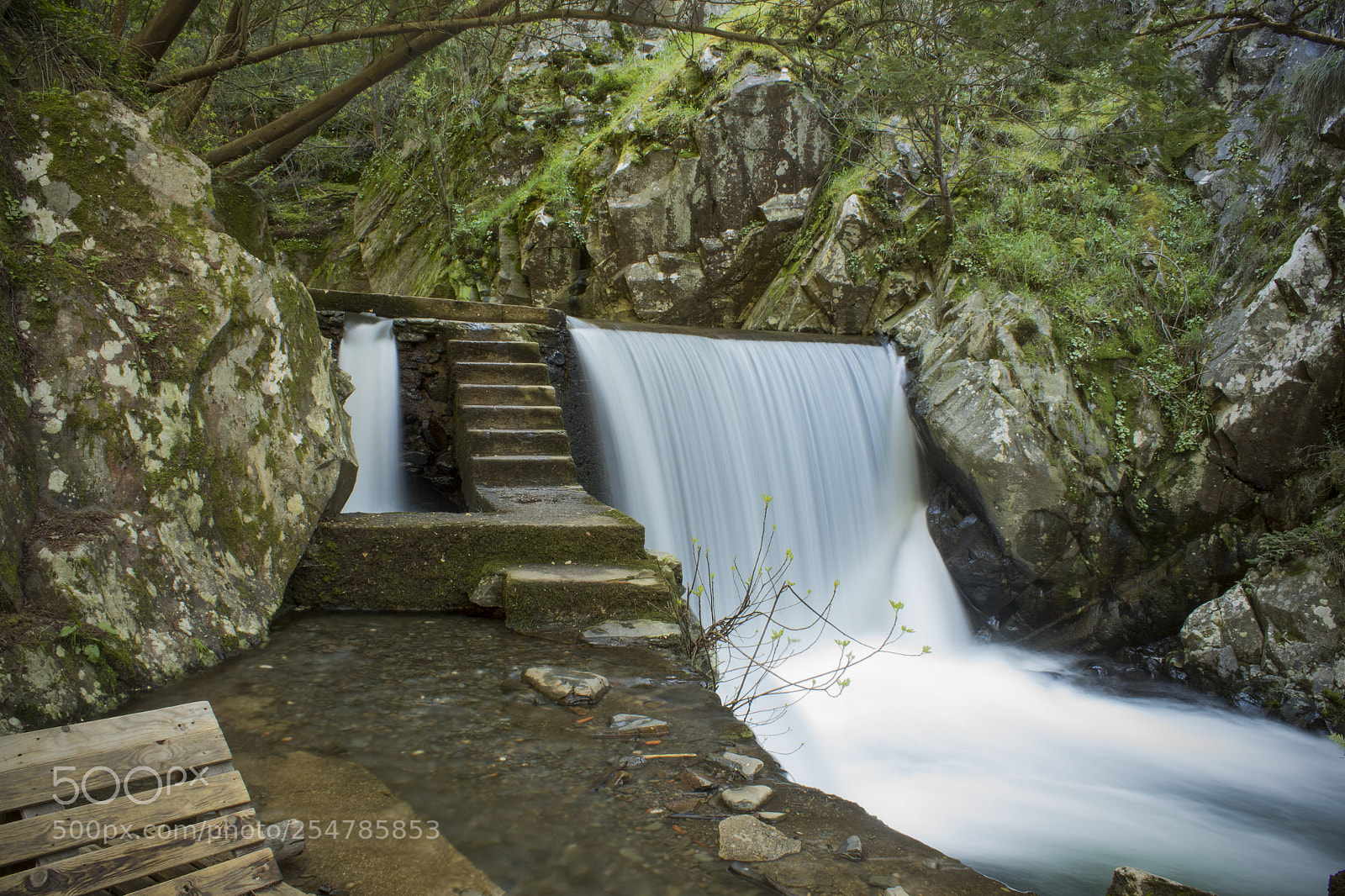 Canon EOS 1300D (EOS Rebel T6 / EOS Kiss X80) sample photo. Waterfall photography