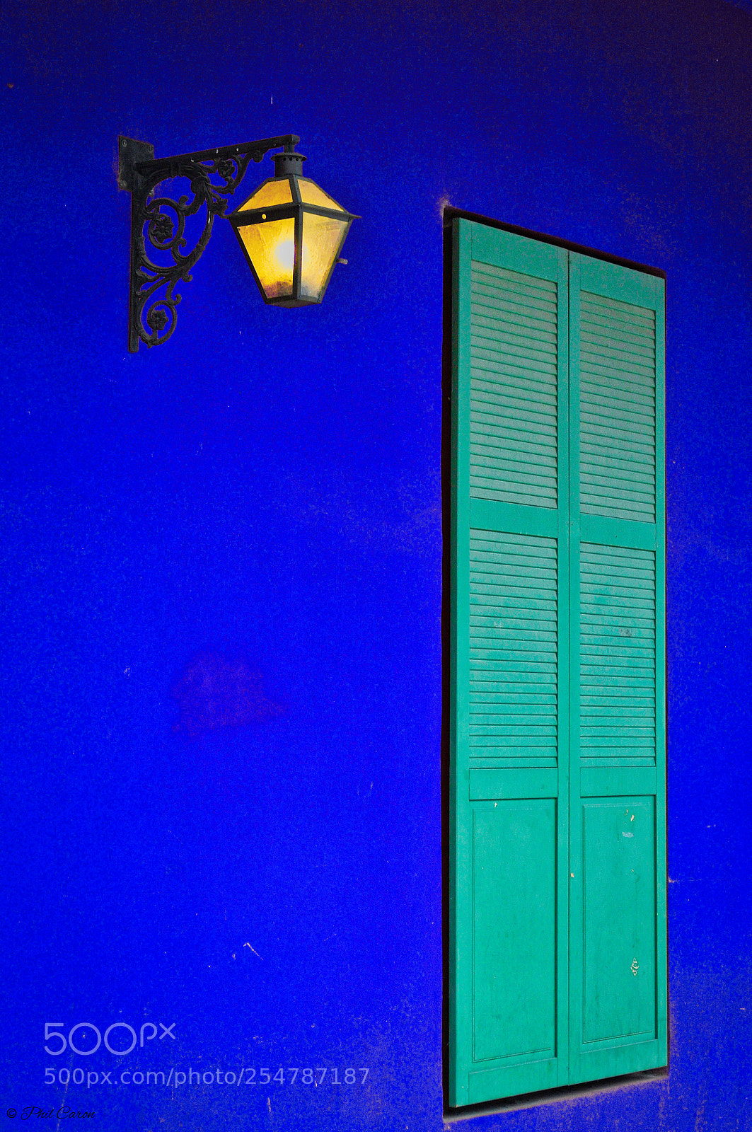 Nikon D5000 sample photo. Blue wall in memphis photography