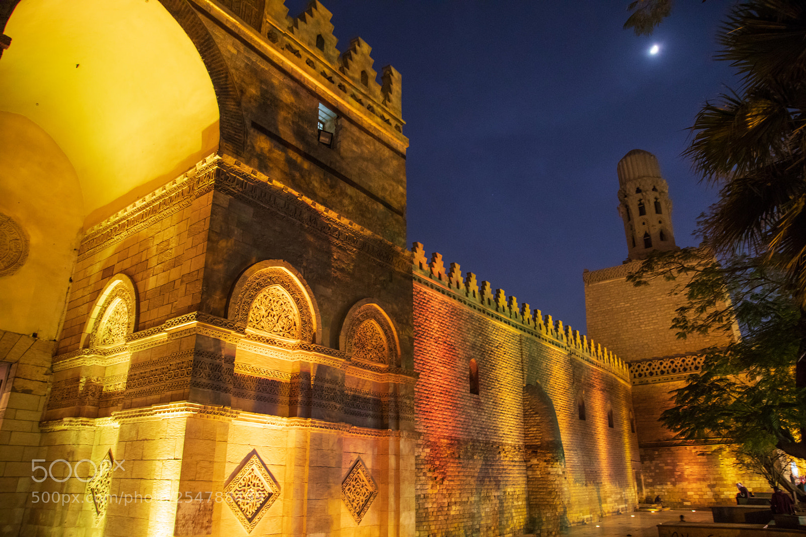 Canon EOS 5D Mark IV sample photo. Moonrise over anwar minaret photography
