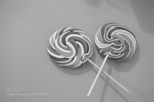 Canon EOS 800D (EOS Rebel T7i / EOS Kiss X9i) sample photo. Black white candy (of ) photography
