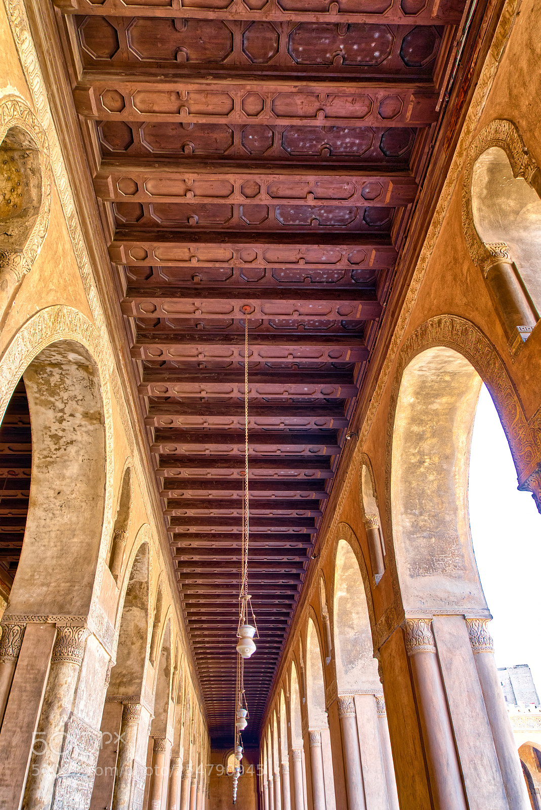 Canon EOS 5D Mark IV sample photo. Wood celing of hallway photography