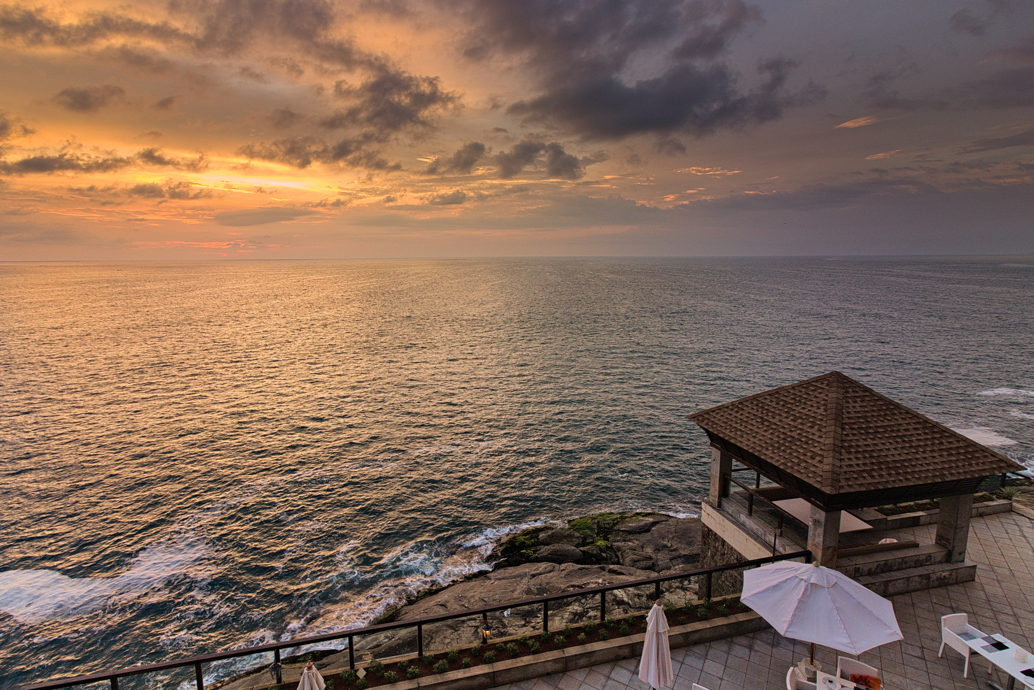 Canon EOS 750D (EOS Rebel T6i / EOS Kiss X8i) sample photo. Sunset at kovalam beach photography