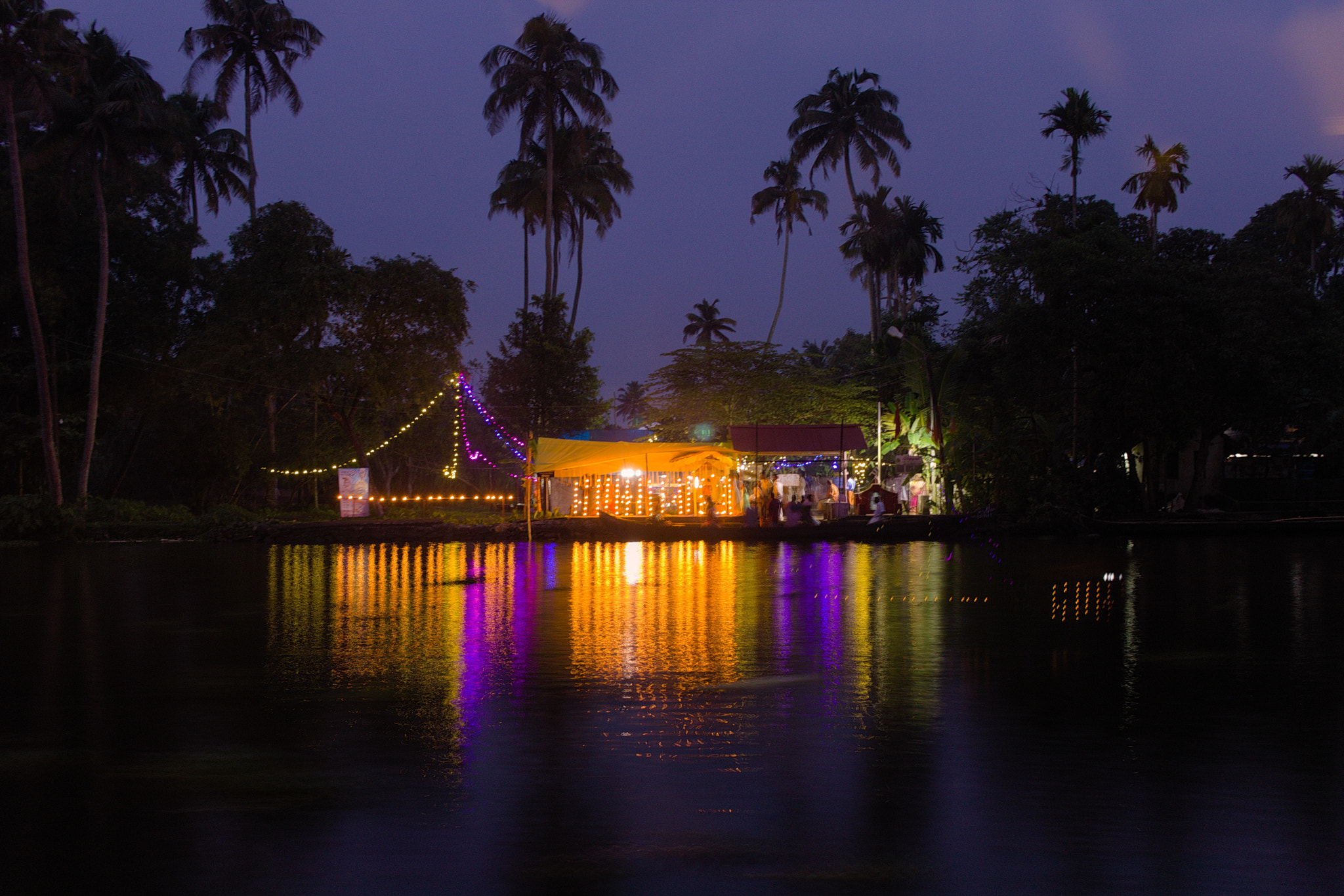 Canon EOS 750D (EOS Rebel T6i / EOS Kiss X8i) + Canon EF-S 24mm F2.8 STM sample photo. Wedding celebrations at kerala backwaters photography