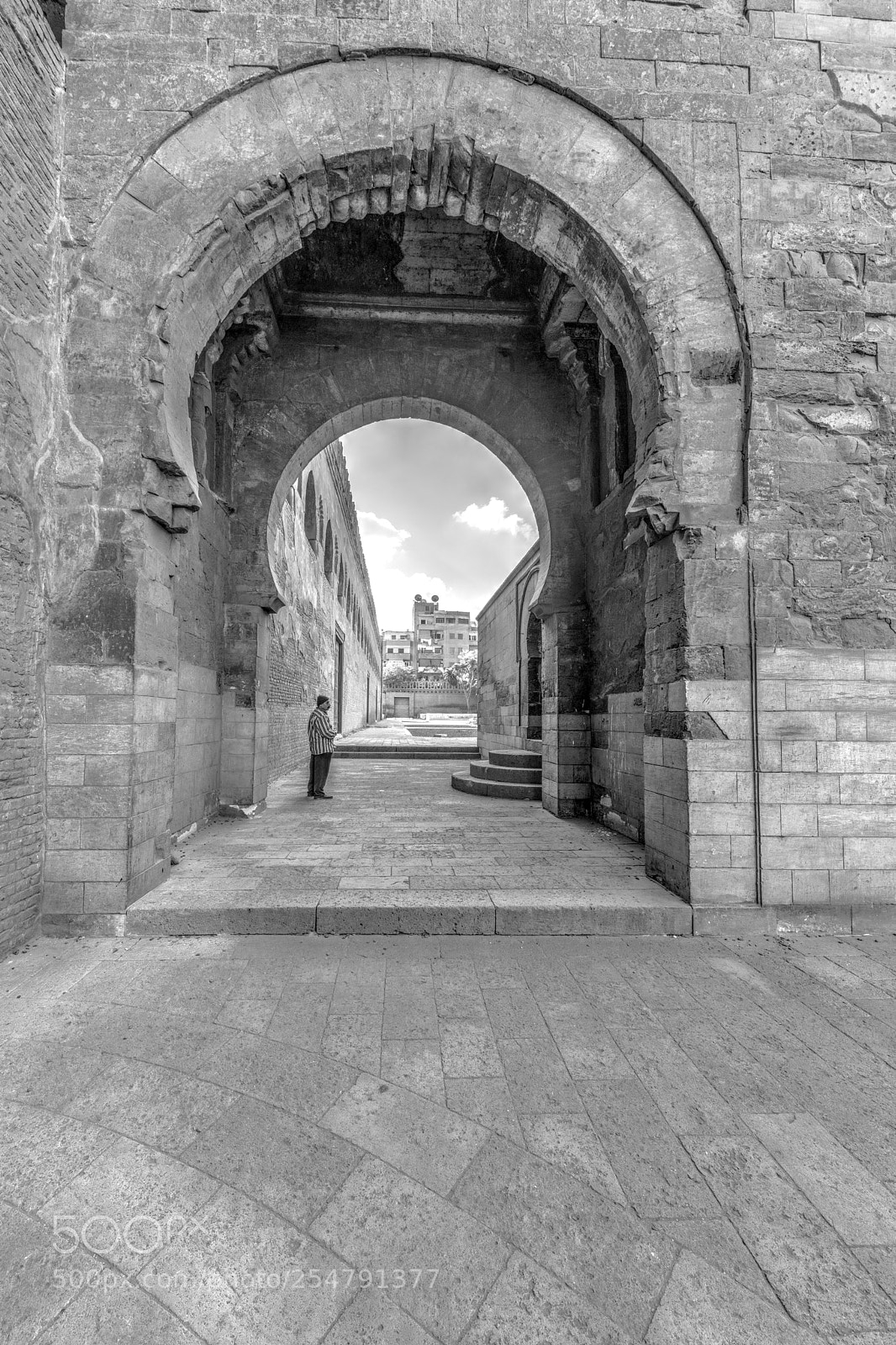 Canon EOS 5D Mark IV sample photo. Exterior archway of ibn photography