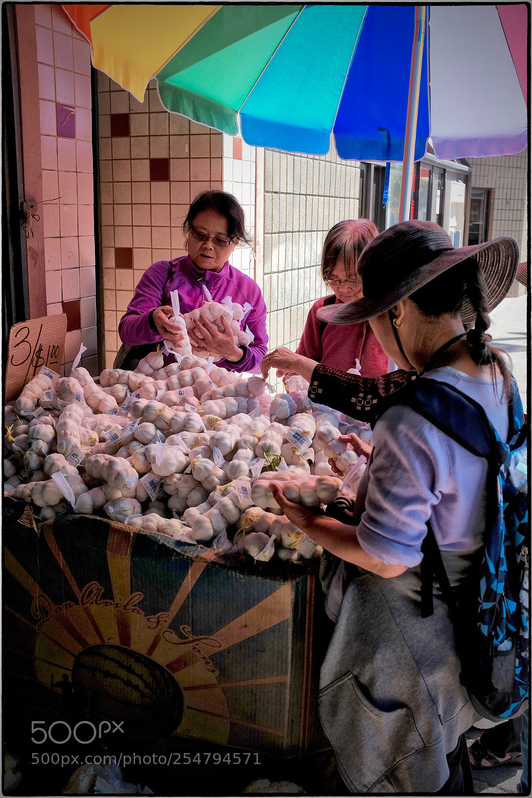 Fujifilm X100T sample photo. Oakland chinatown - garlic photography