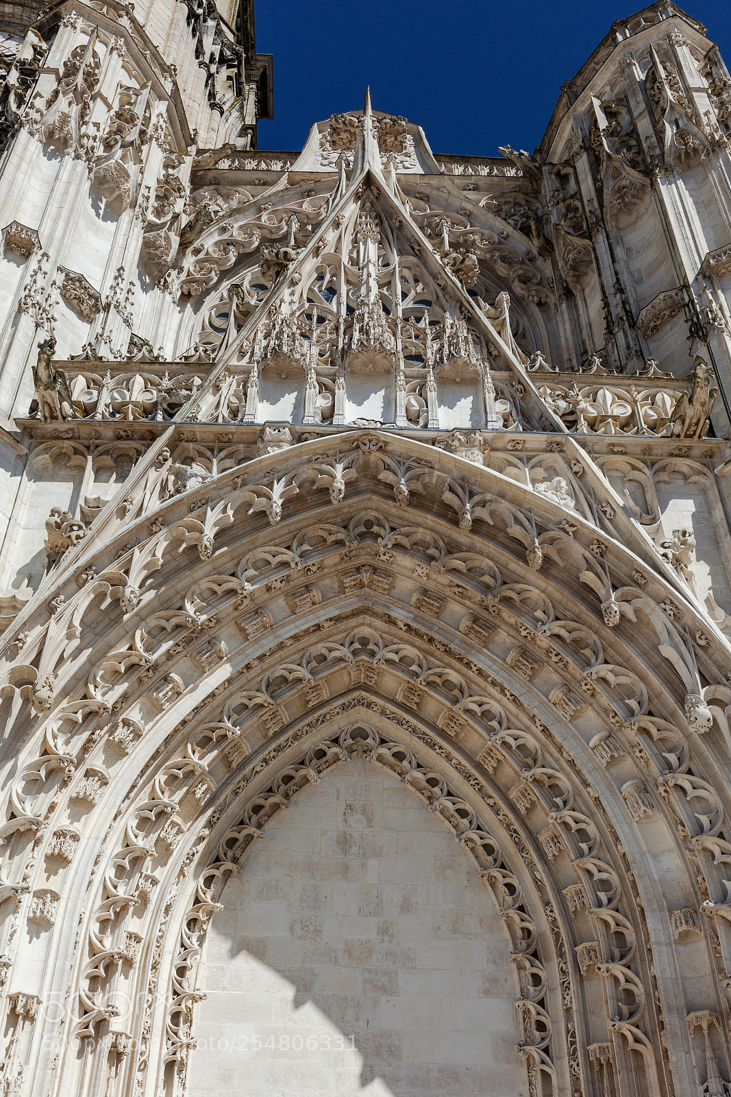 Canon EOS 5D Mark II sample photo. Troyes cathedral photography