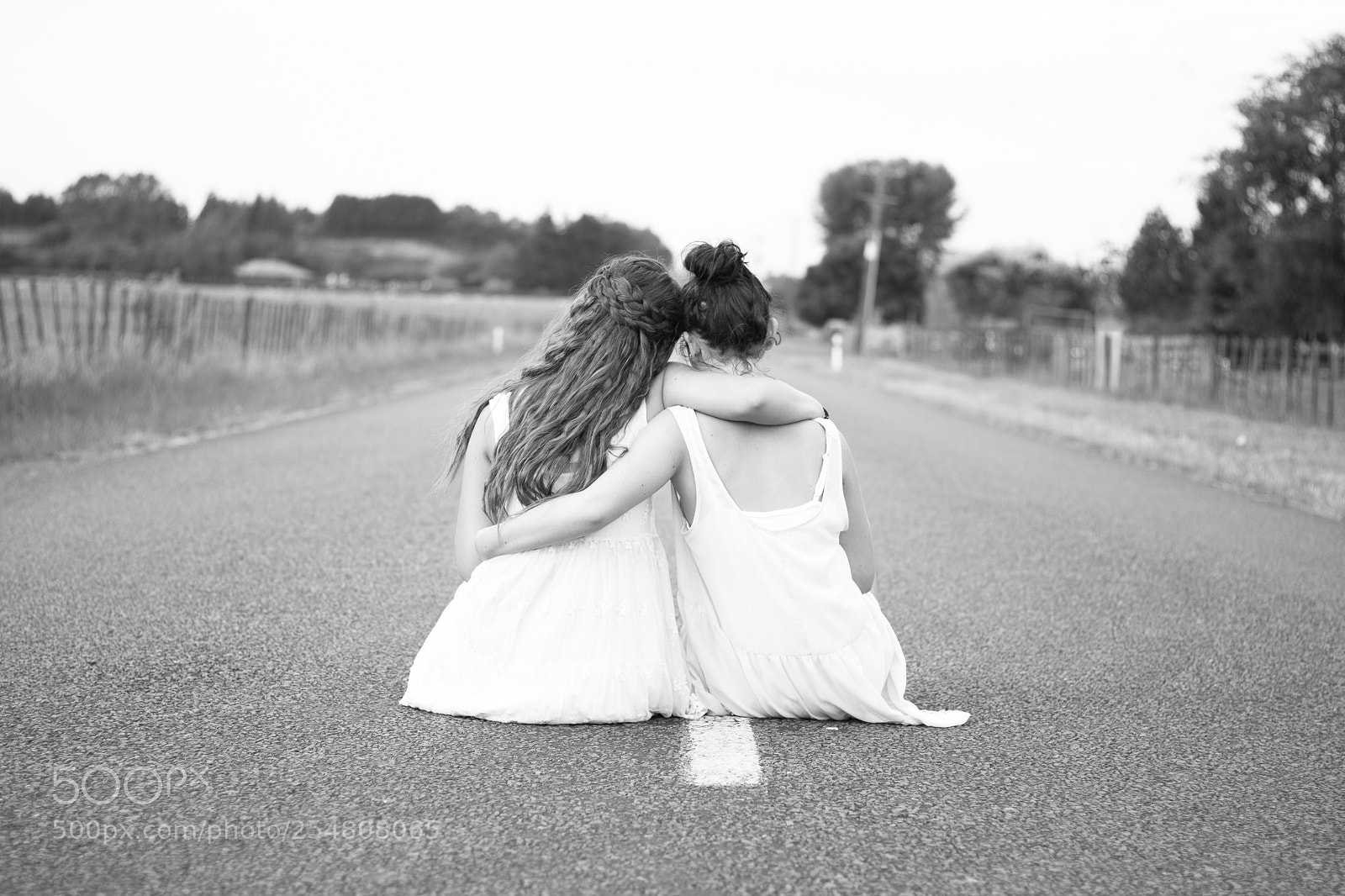 Canon EOS 750D (EOS Rebel T6i / EOS Kiss X8i) sample photo. Sister love... photography