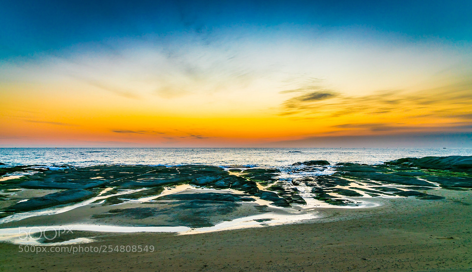 Canon EOS 5D Mark IV sample photo. Sunrise over flat rocks photography