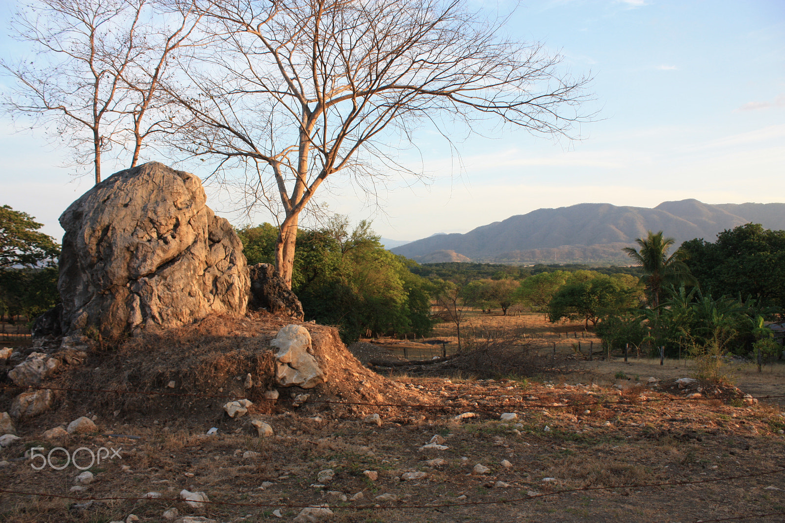 Canon EOS 450D (EOS Rebel XSi / EOS Kiss X2) sample photo. West facing rock photography