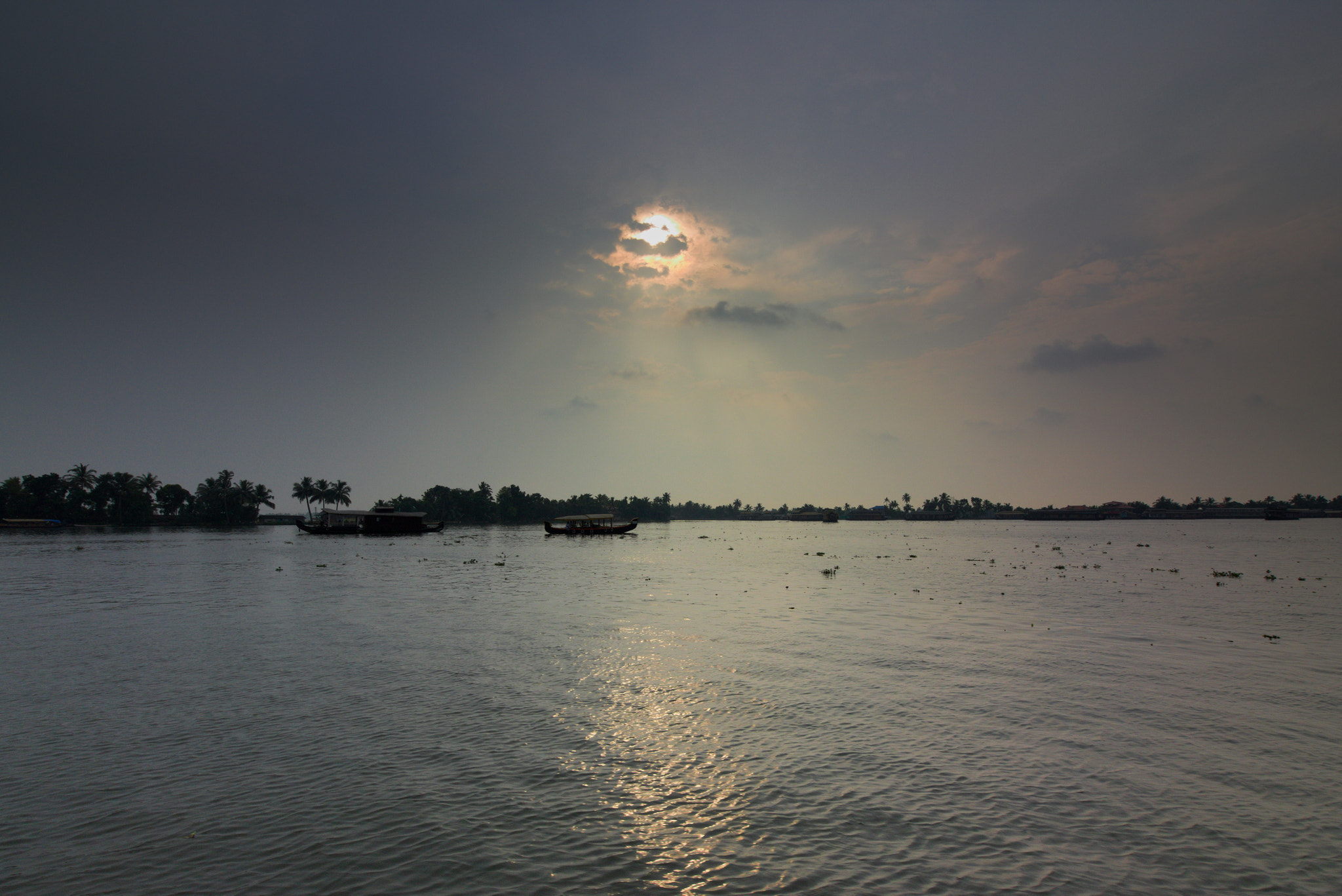 Canon EOS 750D (EOS Rebel T6i / EOS Kiss X8i) sample photo. Dawn reflections photography