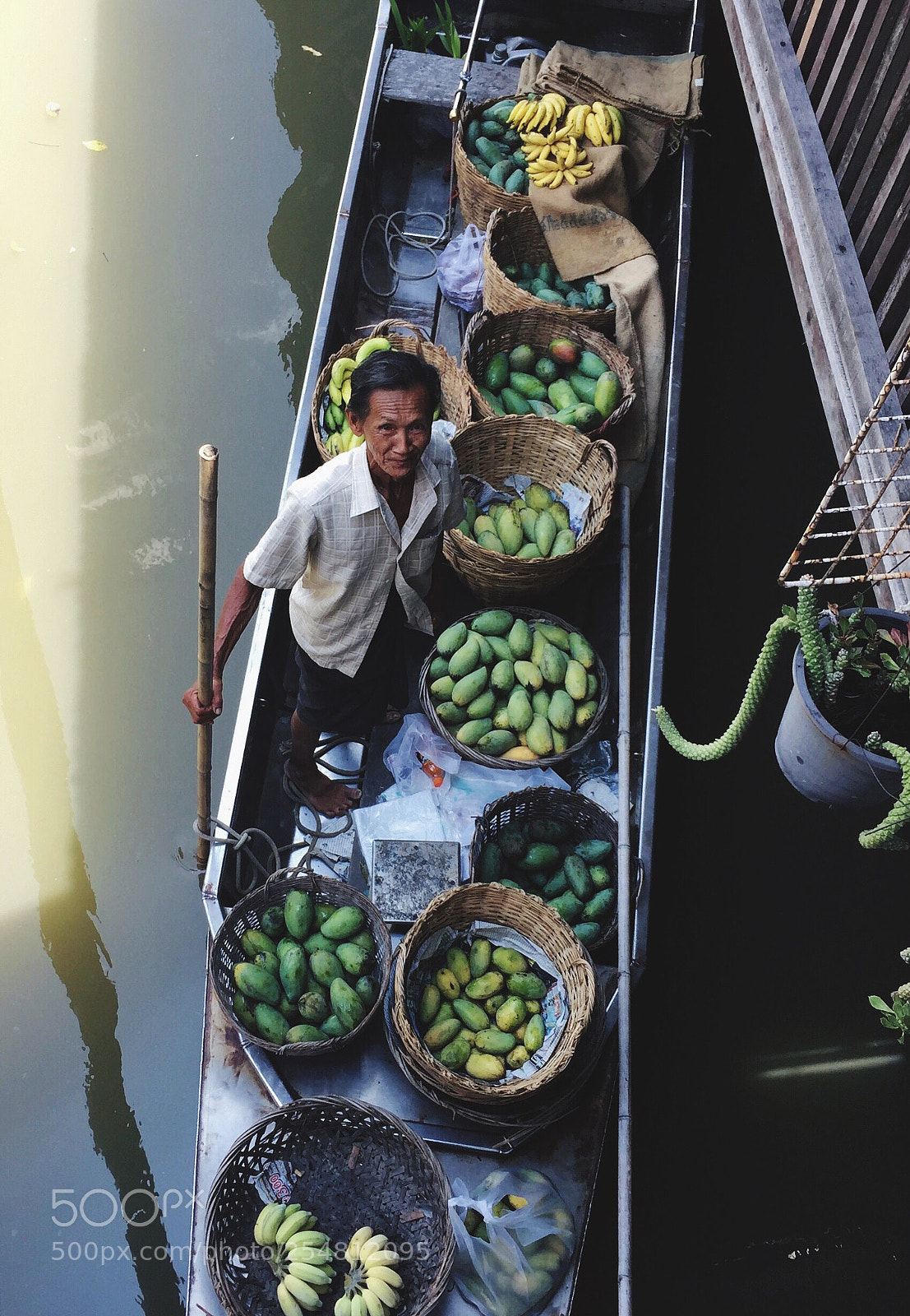 Apple iPhone 6 sample photo. Floating market photography