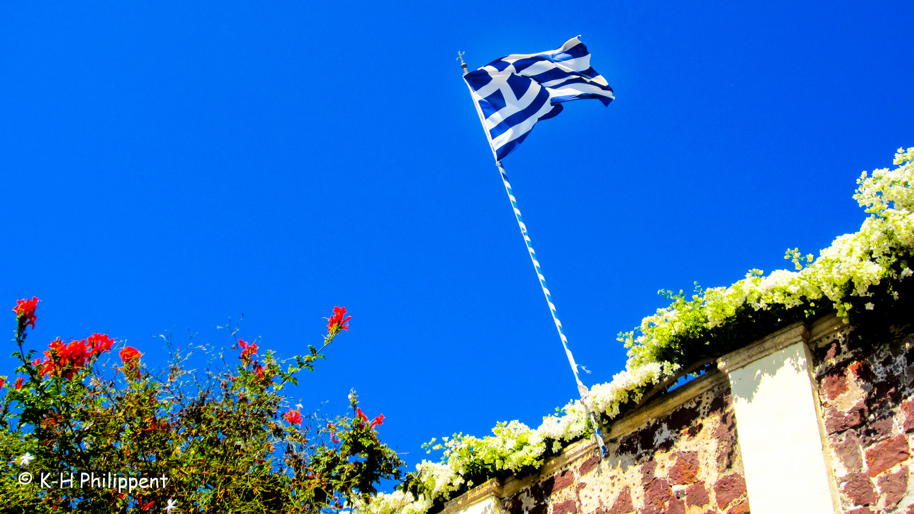 Canon PowerShot ELPH 300 HS (IXUS 220 HS / IXY 410F) sample photo. Santorin (greece),  the current flag of greece / die heutige flagge griechenlands photography