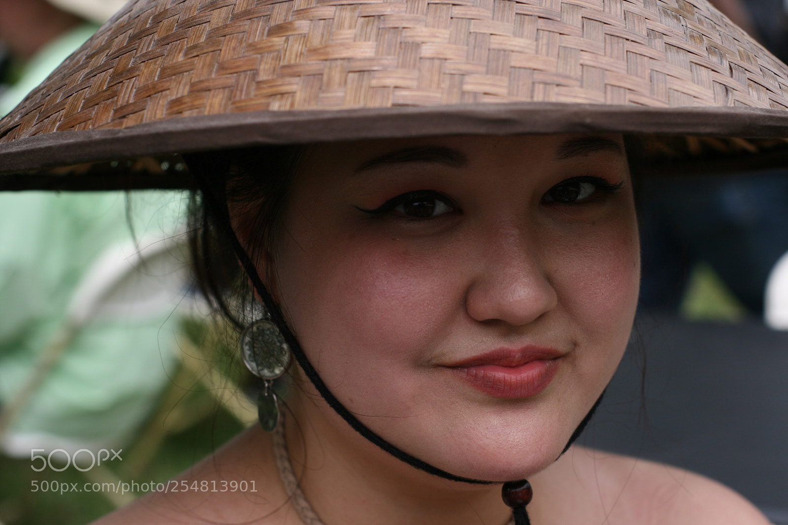 Canon EOS 400D (EOS Digital Rebel XTi / EOS Kiss Digital X) sample photo. That hat provides shade  photography