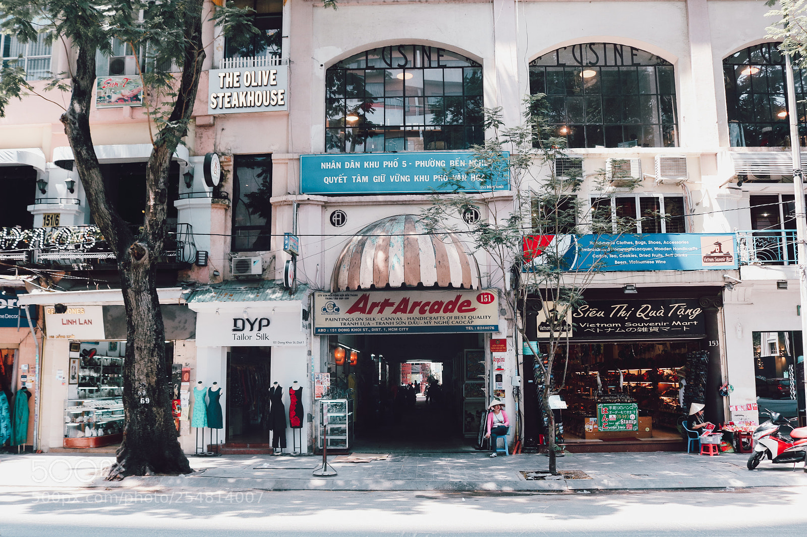 Canon EOS 750D (EOS Rebel T6i / EOS Kiss X8i) sample photo. Dong khoi art arcade photography