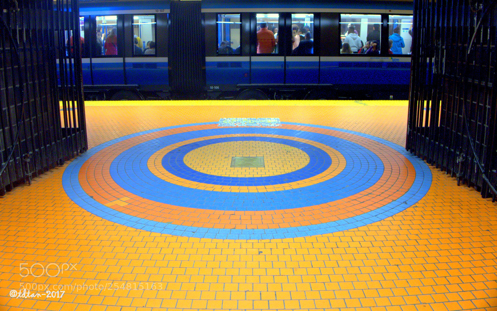 Panasonic Lumix DMC-LX7 sample photo. Public transit photography