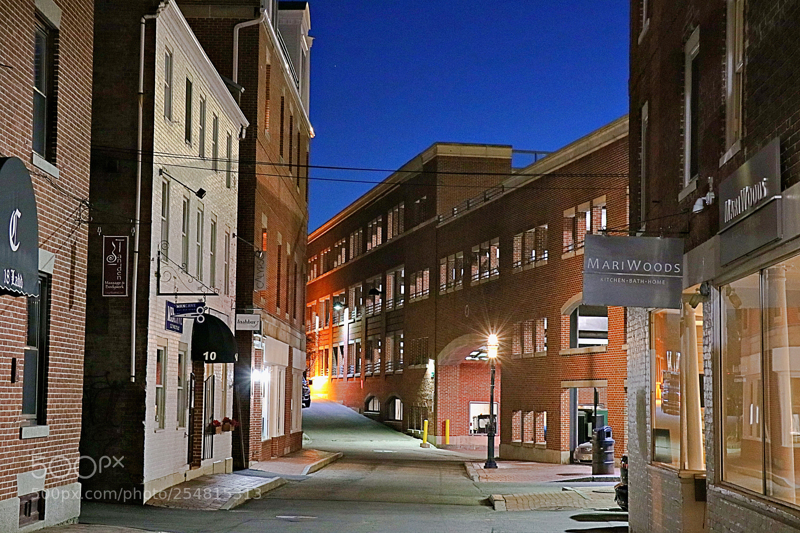 Canon EOS 750D (EOS Rebel T6i / EOS Kiss X8i) sample photo. Night walk photography