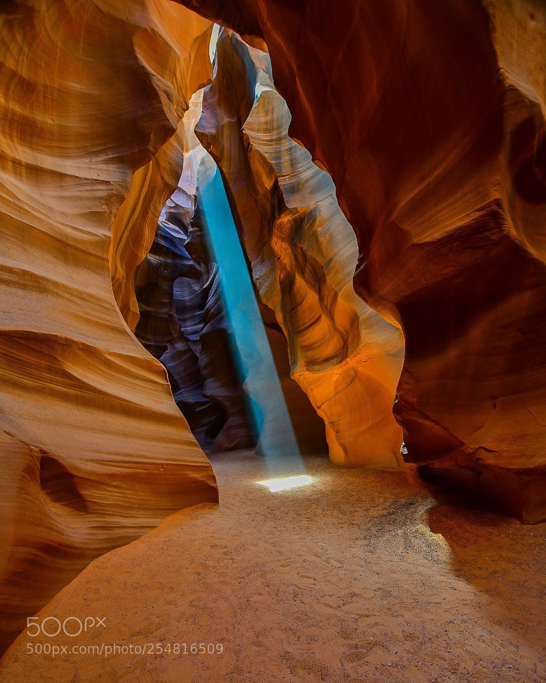 Nikon D850 sample photo. Light beam at upper photography