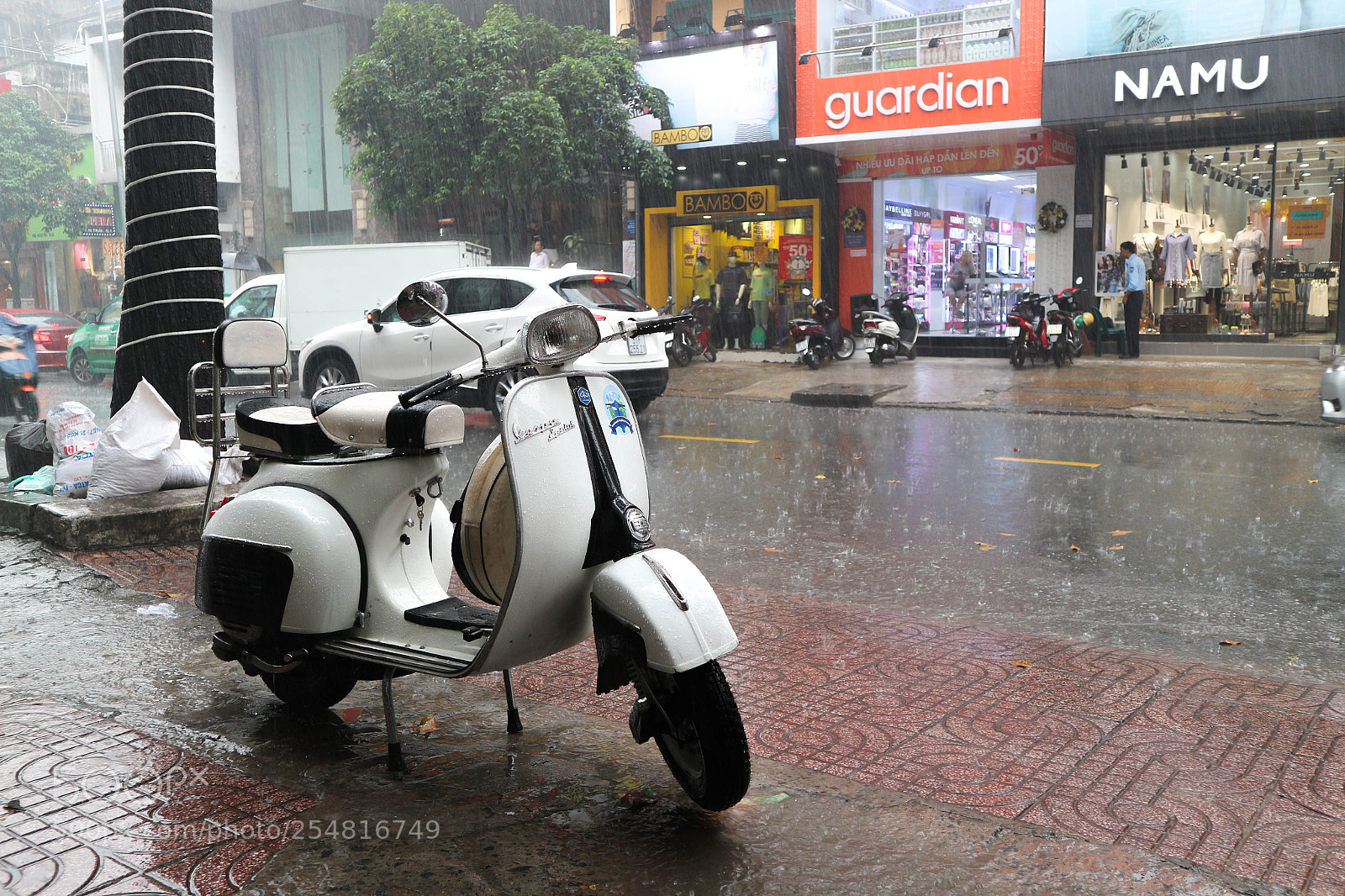 Canon EOS M10 sample photo. Img photography