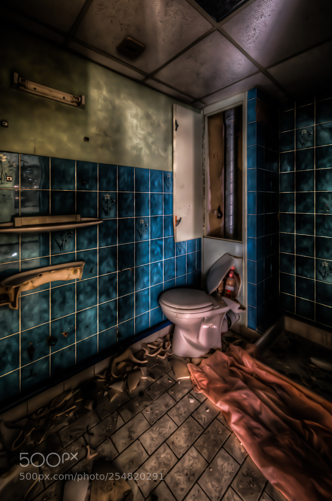 Sony a7R II sample photo. Colorful bathroom photography