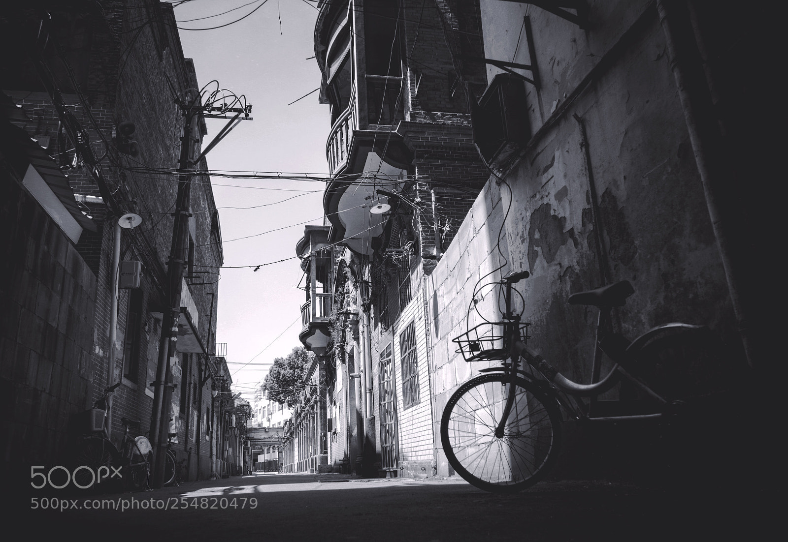 Panasonic Lumix DMC-GX8 sample photo. Alley photography