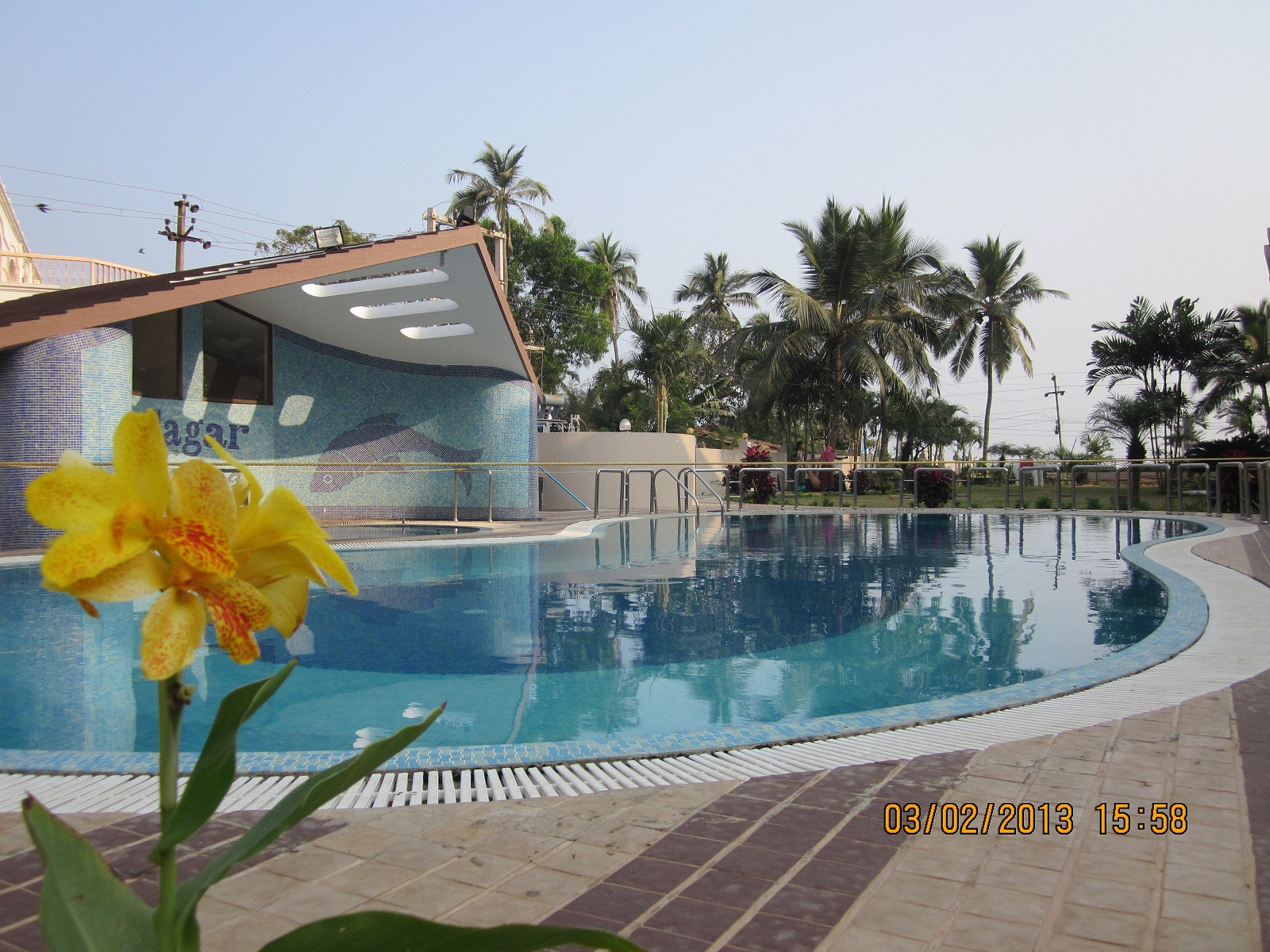 Canon PowerShot SD1300 IS (IXUS 105 / IXY 200F) sample photo. Cheap hotel at puri photography