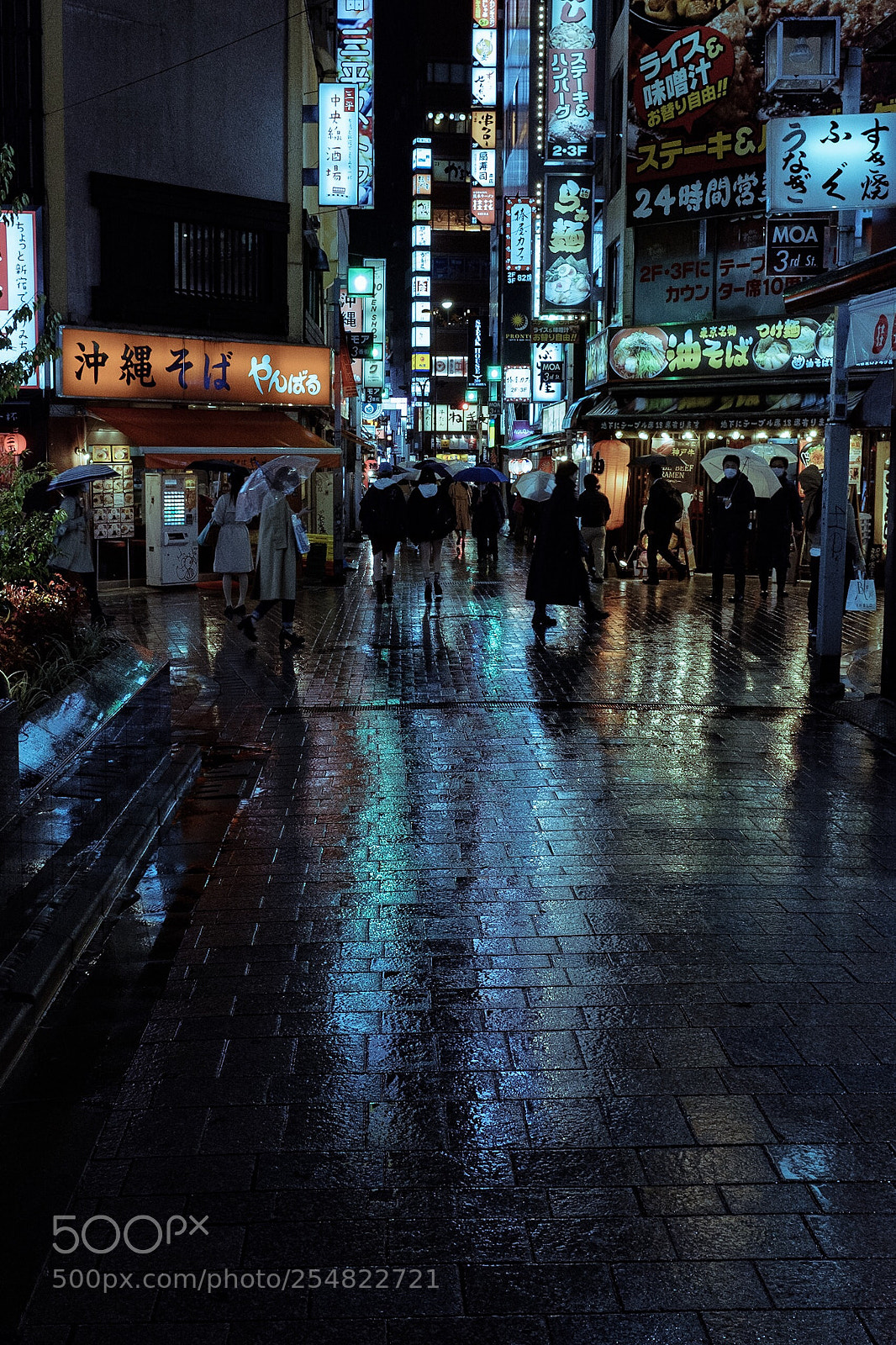 Fujifilm X100F sample photo. Shinjuku tokyo japan rainy photography