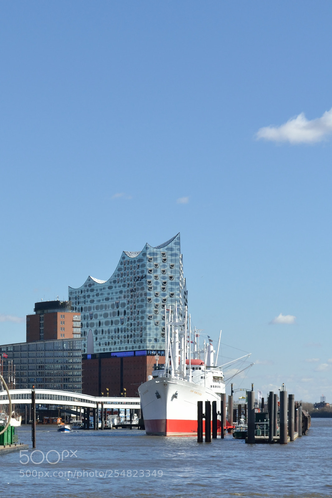 Nikon D3100 sample photo. Vessel with concert hall photography