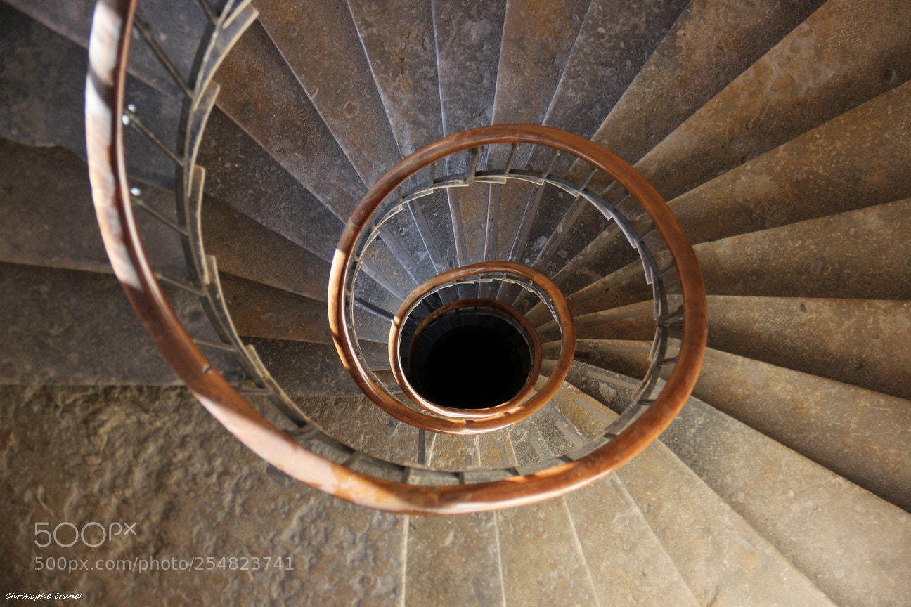 Canon EF-S 18-135mm F3.5-5.6 IS sample photo. Private staircase photography