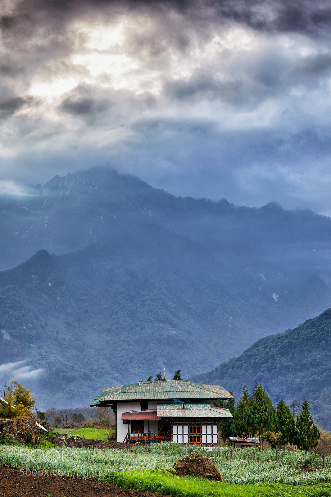 Canon EOS 5D Mark IV sample photo. Bhutan farmhouse in gasa photography