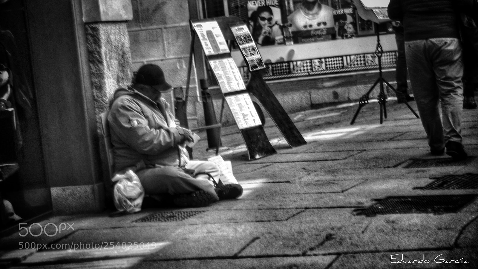 Canon EOS 600D (Rebel EOS T3i / EOS Kiss X5) sample photo. Homeless photography